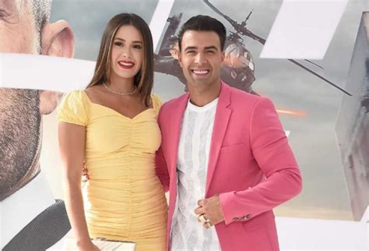 Jencarlos Canela Biography, Age, Height, Wife, Net Worth, Family